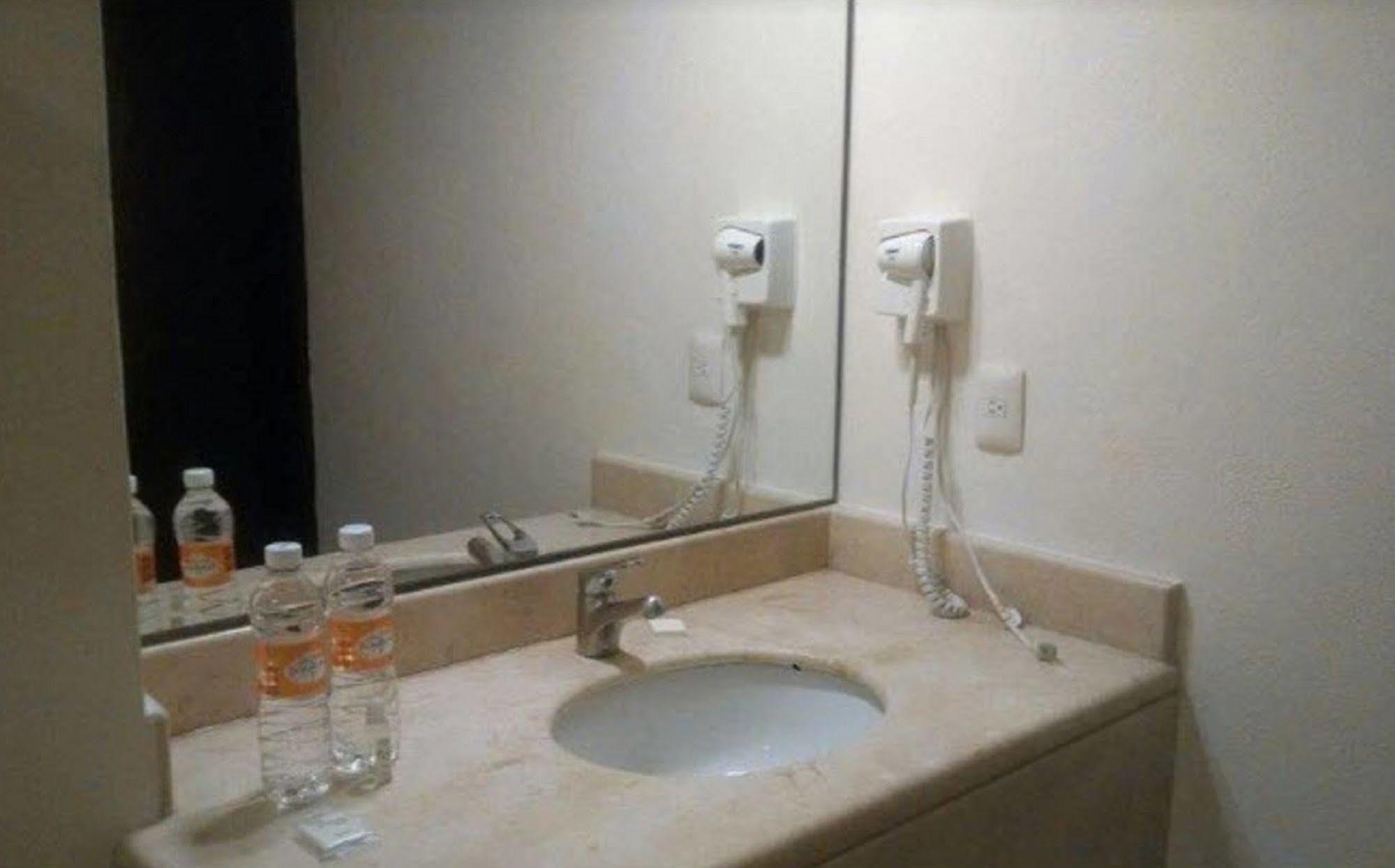 Hotel Bonampak Канкун Экстерьер фото